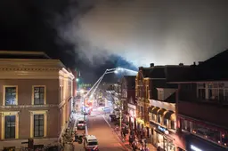 Grote brand in horecapand aan Ruiterskwartier in Leeuwarden. ‘Het pand is wel veertig meter diep’