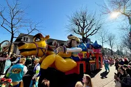 Publiek geniet bij optocht in Nuenen