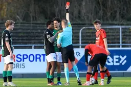 Politie rukt uit voor duel in vierde klasse en rode kaart voor teammanager: dit gebeurde er op de velden