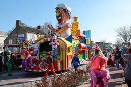 Op terras in Rommelgat worden wereldproblemen gewoon opgelost: ‘Ging best makkelijk’
