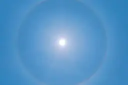 Stralend zonnig weer in Schiedam in de avond