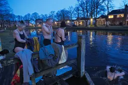 Je wordt nog net niet blauw van zwemwater in Friesland, maar het moet schoner vinden deze jongeren