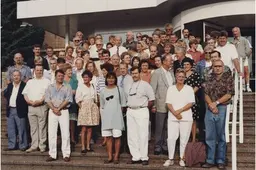 Wie hoorde in 1992 bij de jubilerende Schellensfamilie?  Eindhovense textielfabriek bestond negentig jaar