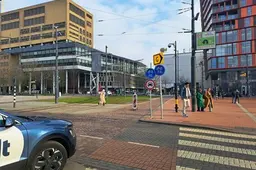 Rij-examinatoren testen het veelbesproken kruispunt in Rotterdam: is dit echt zó slecht ingericht?