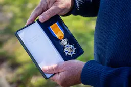 Lintje voor Douwe Smitstra (68) die van alles doet voor zijn dorp Ter Idzard