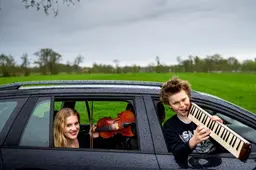 Talenten Annemijn (13) en Floris (11) leven voor de muziek: ‘We kregen letterlijk noten in onze pap’