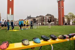 Kunststof kaatswant heeft voet tussen de deur; kaatsjeugd mag de noviteit dit seizoen uitproberen