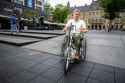 Mensen met een beperking ervaren obstakels in Rotterdam: ‘Ik moet kilometers rijden voor een tramhalte’