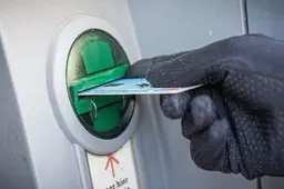 Twintig ouderen door hele land verloren bankpassen, geld en sieraden aan Eindhovenaar (26)