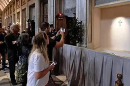Graf van de paus in basiliek Santa Maria Maggiore geopend voor publiek
