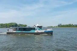 Weinig reizigers en hoge kosten: waterbus verkeert in zwaar weer