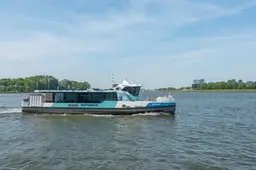 Weinig reizigers, hoge kosten: waterbus in zwaar weer
