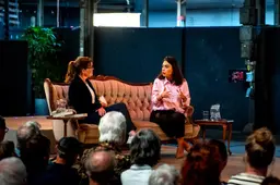 Lale Gül laat Drachten voelen hoe verstikkend eercultuur in Islam kan zijn: ‘Eerwraak had ook mij kunnen overkomen’