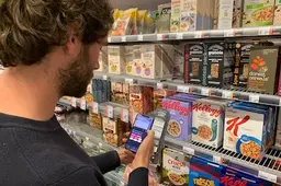 Eke heeft geen smartphone: ‘Voor noodgevallen heb ik een Nokia, nu praatpalen verdwenen zijn’