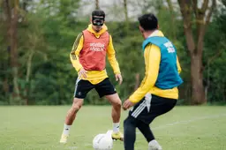 Noodlot slaat toe: Jeremy van Mullem breekt neus, Cambuur-verdediger uit voorzorg op de bank tegen Vitesse