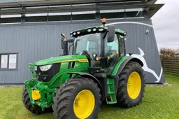 130 van de 300 banen bij failliet GroeNoord gered: Troostwijk veilt zes John Deere-trekkers in Hallum en Bolsward
