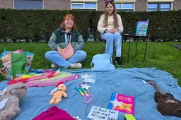 Ouderwetse grabbelton, maar ook betalen met een QR-Code op de kindervrijmarkt in Helmond