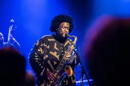 Spirituele jazz met tenorsaxofonist Kamasi Washington als onbevreesde verbinder | recensie ★★★★☆