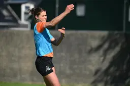 ‘Moeder gans’ Manon Scheepstra heeft zin in haar afscheidstournee langs de kaatsvelden