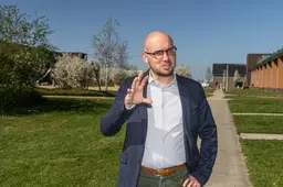 In zijn nieuwe boek buigt Matthias Olthaar zich over de vraag: hoe doe je dat eigenlijk, leven van genoeg?
