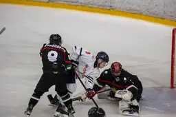 Trappers-spelers leiden Oranje langs Emiraten op WK ijshockey
