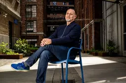 Hugo Borst kijkt terug op 40 jaar voetbaljournalistiek: ‘Zelfhaat is bij mij nooit ver weg’
