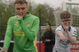 PSV’er Noa Lang verrast zijn grote fan Gijs (17) en leert hem zelfs hoe hij moet juichen: ‘Zijn leven is ingewikkeld’