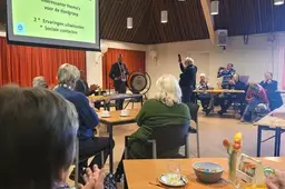 Met gongslag opent burgemeester Wouters het eerste oog- en maculacafé in Eersel