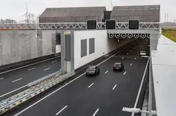 Automobilisten die door toltunnel rijden, verrast door mail: ‘Contract beëindigd door ontbrekende betaling’