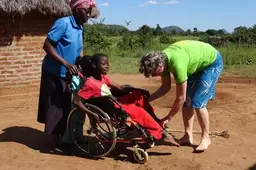 Samen sterk voor kinderen in Zimbabwe: moeder en dochter zetten zich in voor betere zorg
