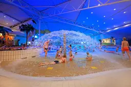 Dag cel en taakstraf voor man (35) uit Almelo die blote jongetjes in de kleedkamer van Swimfun in Joure fotografeerde
