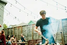 ‘Met hout stoken en BBQ verziek je de lucht van je buren’