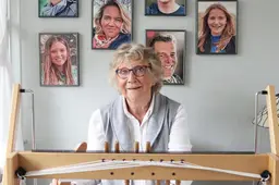 Anna Marie (71) uit Wommels naait, borduurt en weeft: ‘Je ziet iets groeien onder je handen’