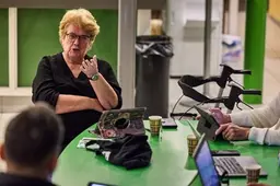 Wie wil er nog in de wijkraad? Politieke partijen in debat over oplossing