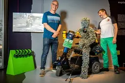 Rotterdamse ‘lachgasman’ krijgt een standbeeld: een ode aan alle stadsopruimers