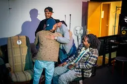Dankzij Samuels hulp kunnen Eritrese nieuwkomers op vakantie: ‘Er ging een wereld voor me open’