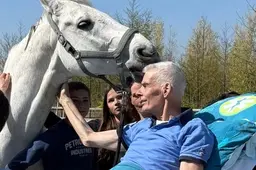Voor paardenfluisteraar Jan van den Burg was rijden een dans van een paarden- en een mensenziel