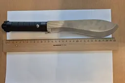 Rotterdammer (13) bedreigt persoon met mes en is nu drie maanden niet welkom in dorp verderop