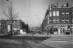 ‘Elke Delfshavenaar herkent dit natuurlijk’: een autostil Hudsonplein en Spanjaardstraat