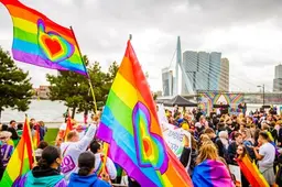 Eieren gegooid en deur ingetrapt in Rotterdam-Noord: ‘Maar onze pridevlaggen blijven hangen’ test2