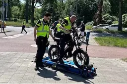 Grote verkeerscontrole Ommoord en Zevenkamp: 80 bekeuringen uitgedeeld