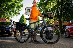 Oud-wijkagent fietst 2000 kilometer na dood van zijn vrouw: ‘Mensen die ik heb opgepakt doneren geld’