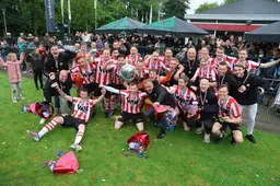 Trainer de lucht in en groot feest in Maasland: na twaalf jaar sleept vriendenploeg MVV’27 titel binnen