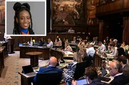 Lezers hebben kritiek op Michantely de Jong die zelden wordt gezien in Rotterdamse raadszaal