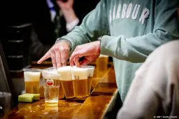 Bijna helft volwassenen dronk vorig jaar weinig of geen alcohol