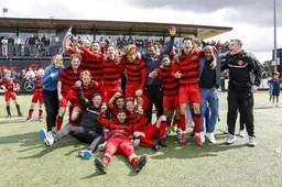 VOC spoelt met Engels trainerstalent degradatiekater weg met promotie: ‘Job done, maar we kijken enorm uit naar volgend jaar’