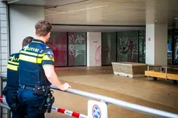 Activisten richten ravage aan bij hoofdkantoor Maersk: twintig ruiten ingeslagen, vier aanhoudingen
