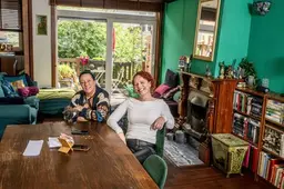 Ze hebben geen relatie, toch wonen Esa en Amanda al 21 jaar samen: ‘Met haar ga ik oud worden’