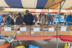 Boeken- en vinylmarkt op Marelplein in Maassluis