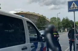 Scooterrijder zonder rijbewijs krijgt bekeuring, maar agenten zien hem tien minuten later opnieuw rijden